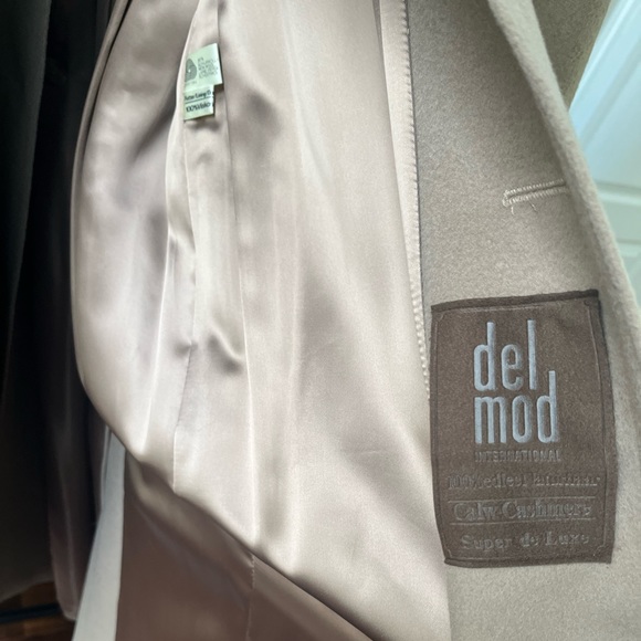 Vintage Wool and Cashmere Coat - Picture 6 of 7